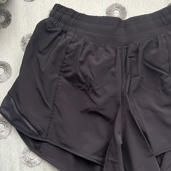Lululemon Hotty Hot Low Rise Lined Shorte 4” NWT Black, Size 6 & 10 - Picture 6 of 8